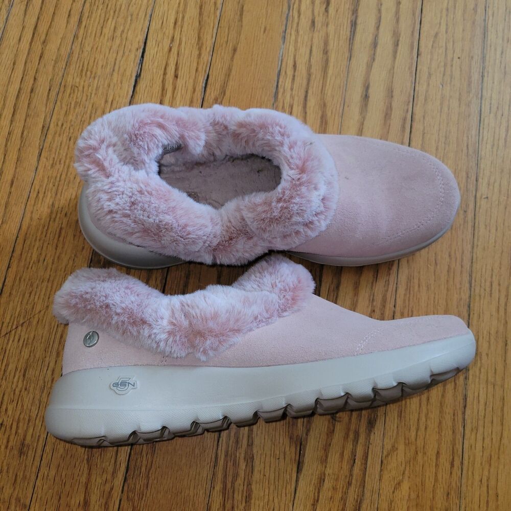 Womans Size 8 Pink Blush Comfy skechers go walk slippers Cozy